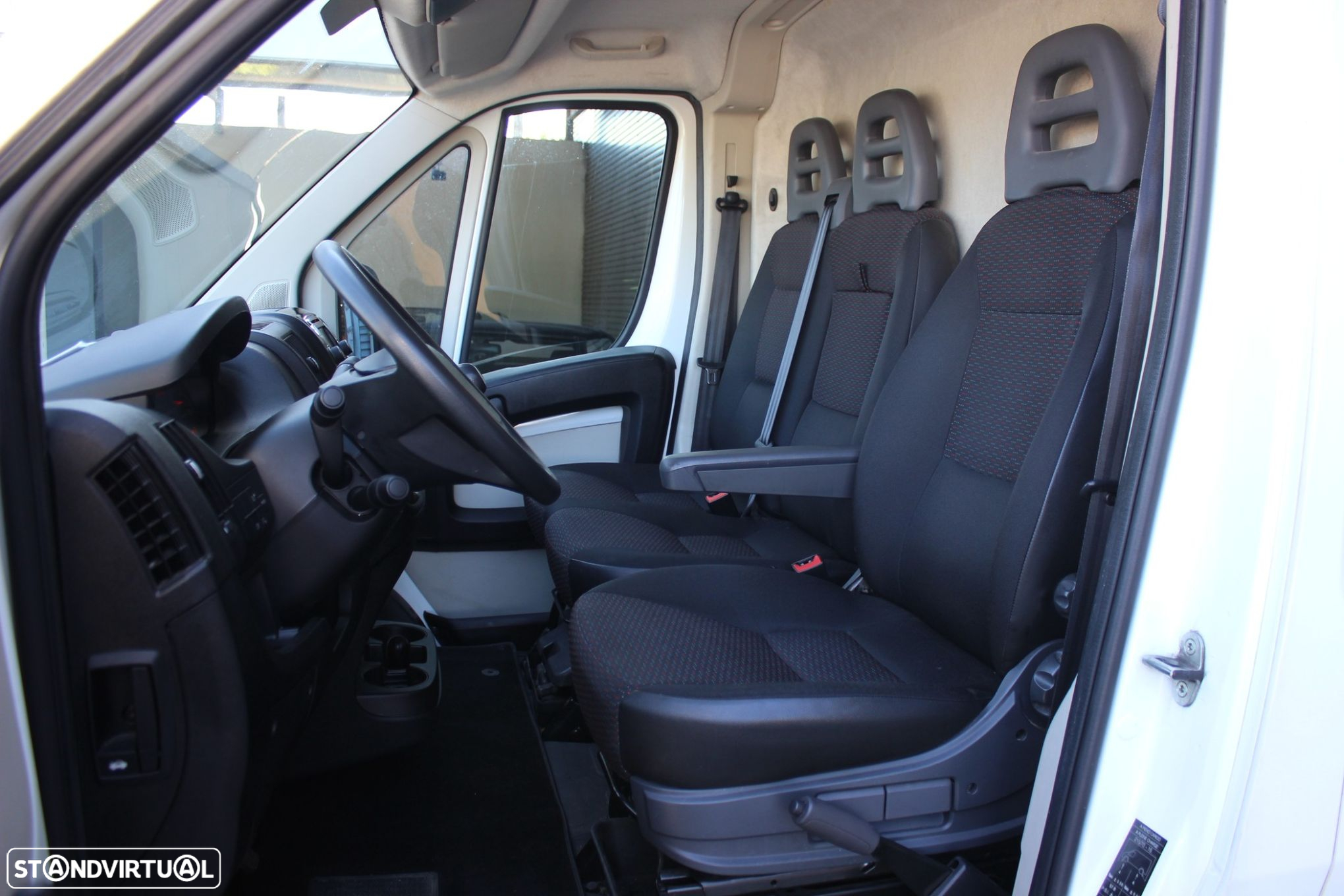 Peugeot Boxer 2.0 BlueHDi 333 L2H2 Premium - 11