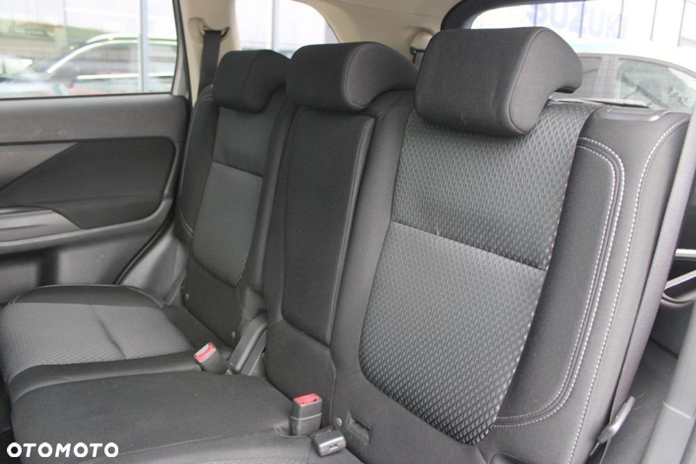 Mitsubishi Outlander - 19