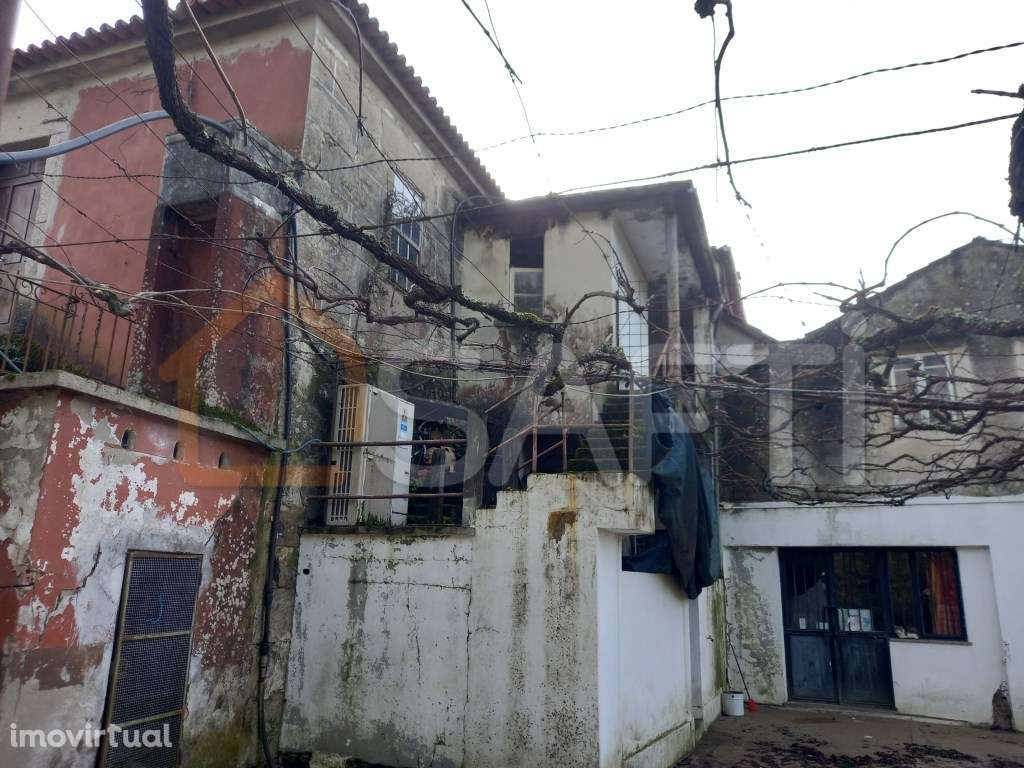 Prédio composto de casa de pedra com 2 pavimentos - Grande imagem: 5/27