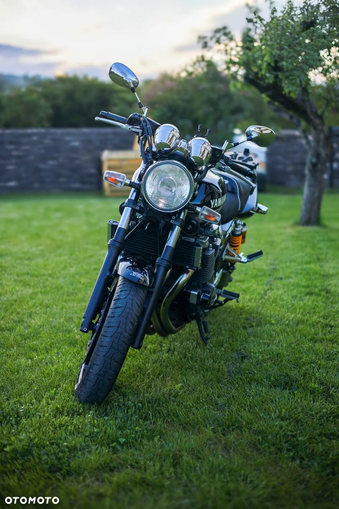 Yamaha XJR - 5