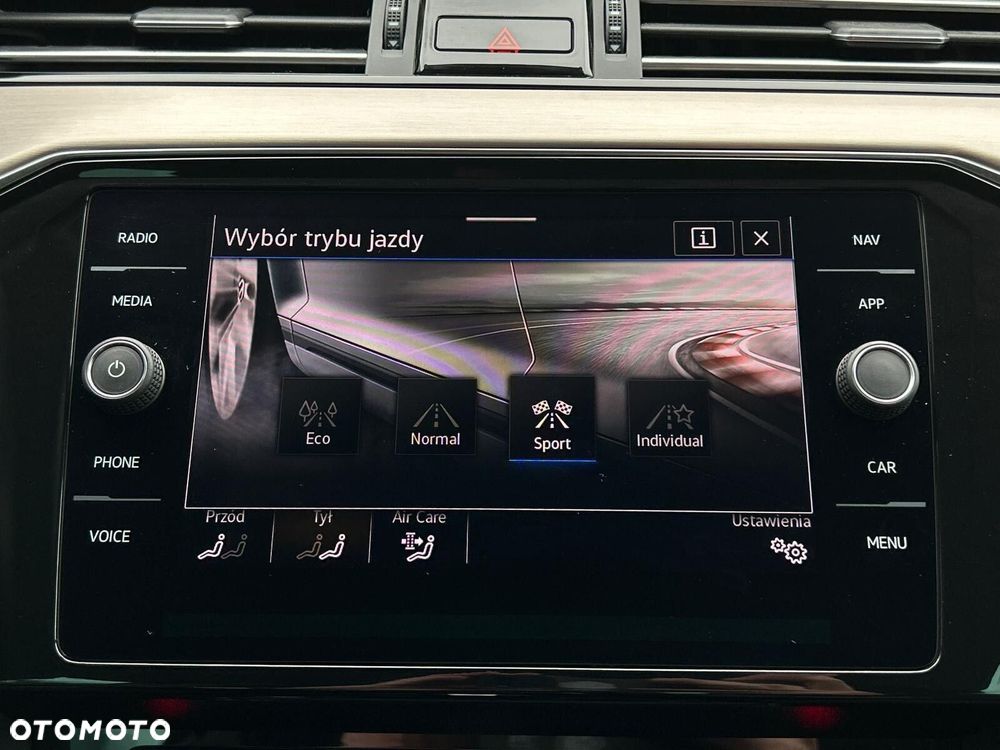 Volkswagen Passat Variant 2.0 TDI EVO Elegance DSG - 32