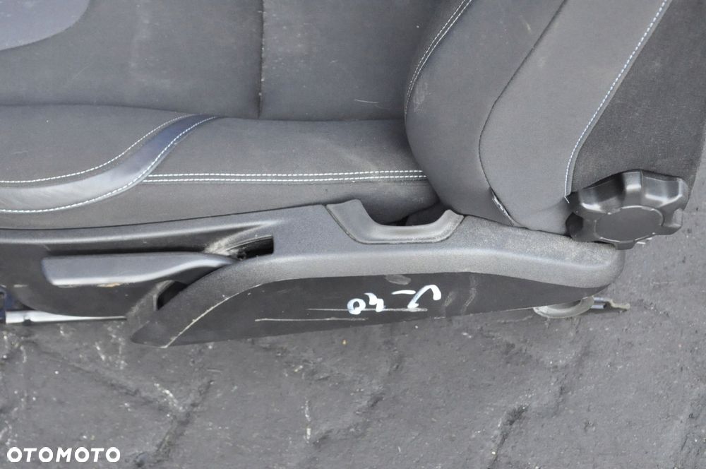 VOLVO V40 II FOTEL KIEROWCY - 6