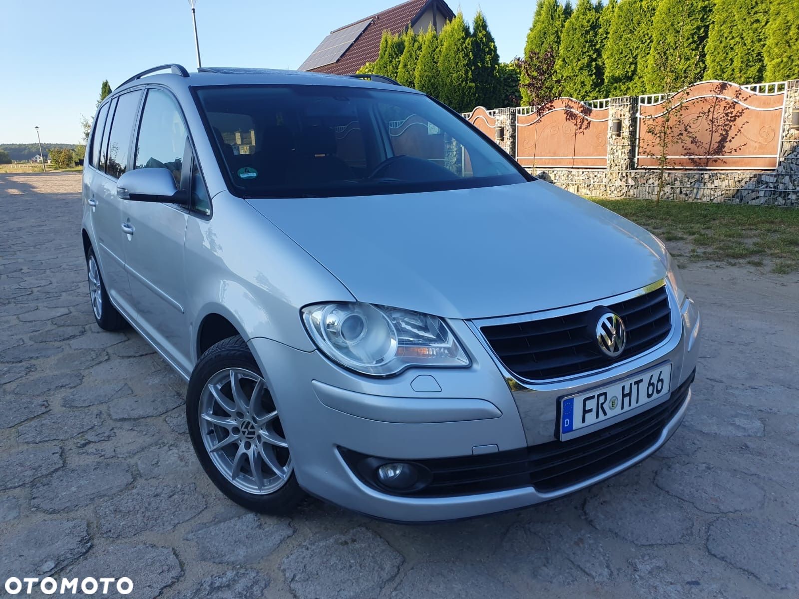 Volkswagen Touran 2.0 TDI DPF United - 1