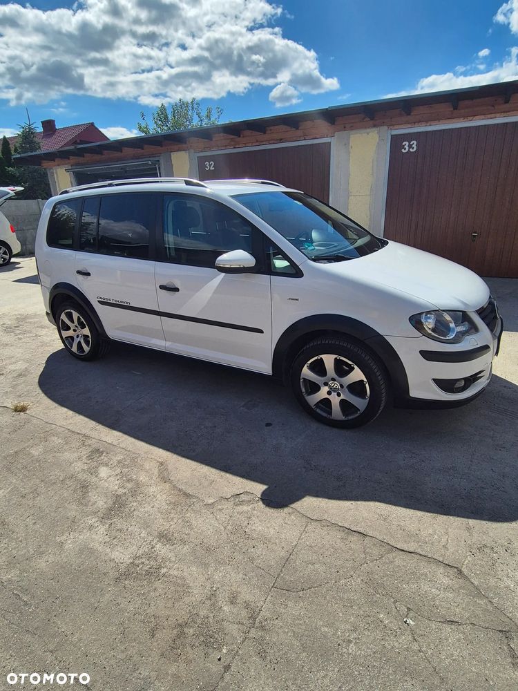 Volkswagen Touran 1.4 TSI Cross DSG - 10
