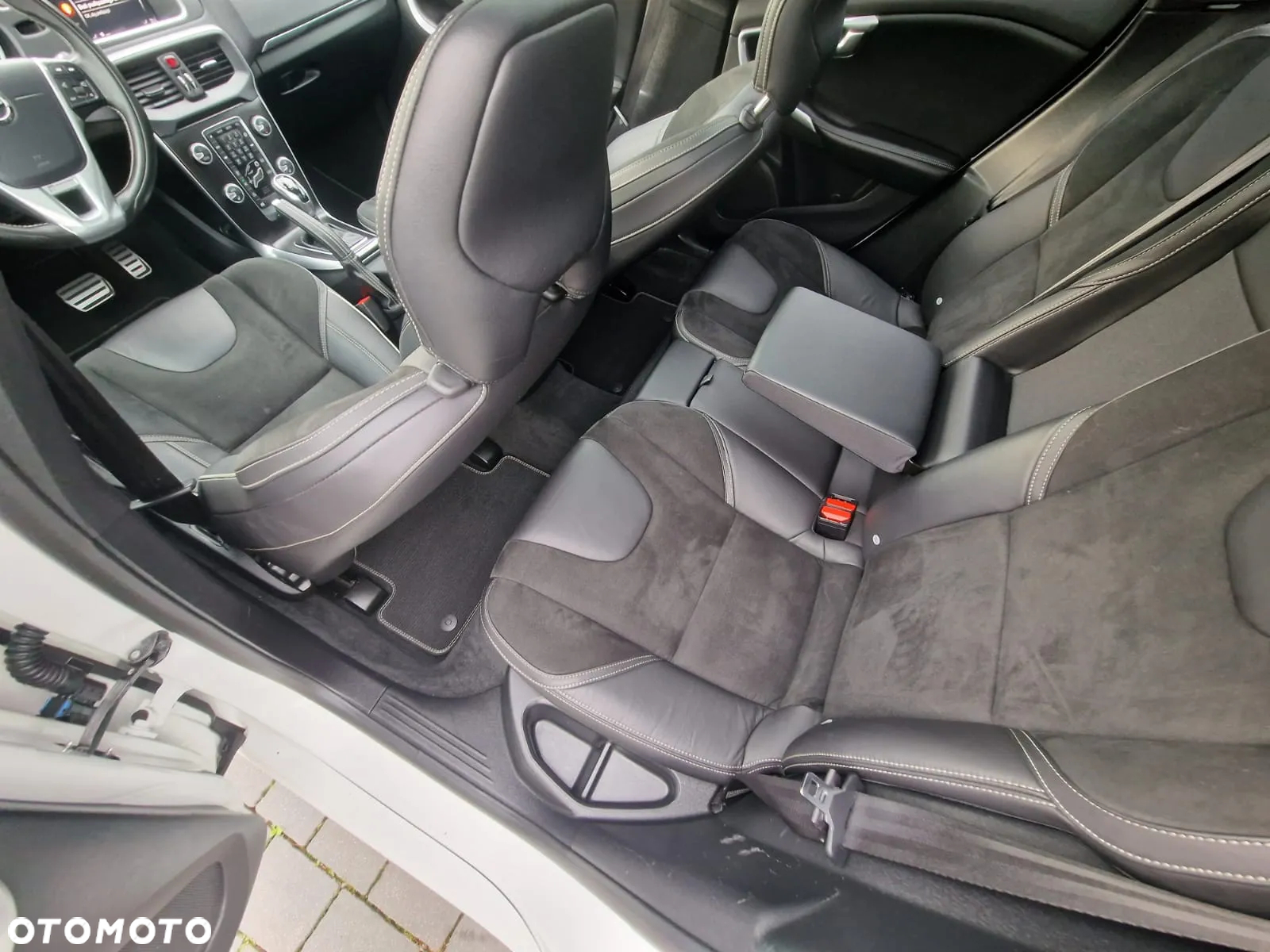 Volvo V40 D3 Geartronic RDesign - 34