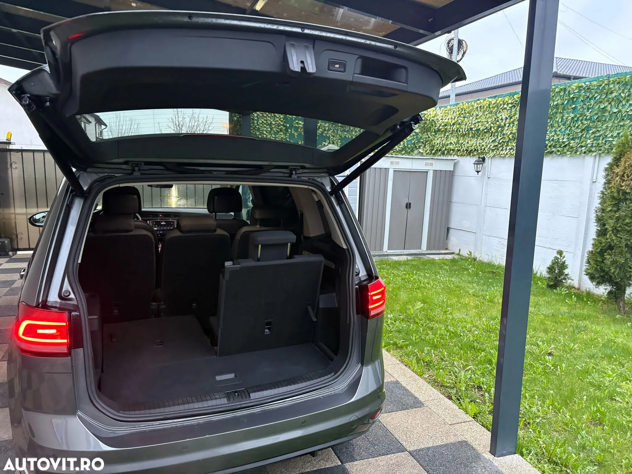 Volkswagen Touran 2.0 TDI DSG Highline - 12