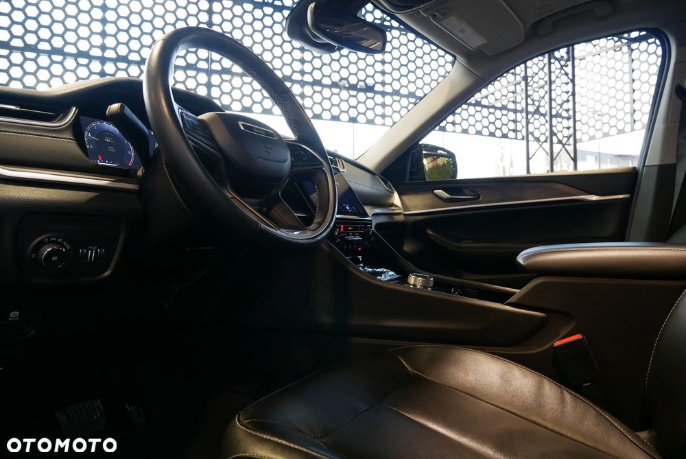 Jeep Grand Cherokee - 23