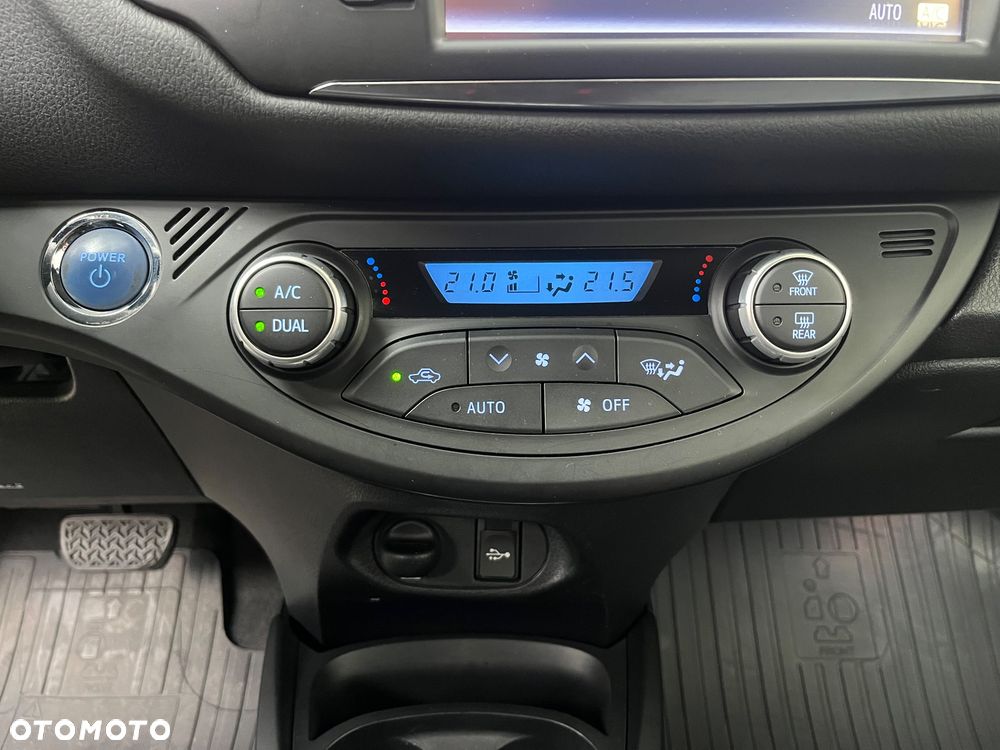Toyota Yaris Hybrid 100 Premium EU6 - 17
