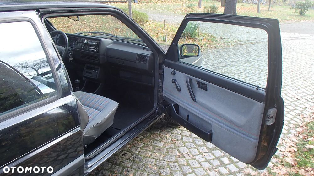 Volkswagen Golf 1.3 - 23
