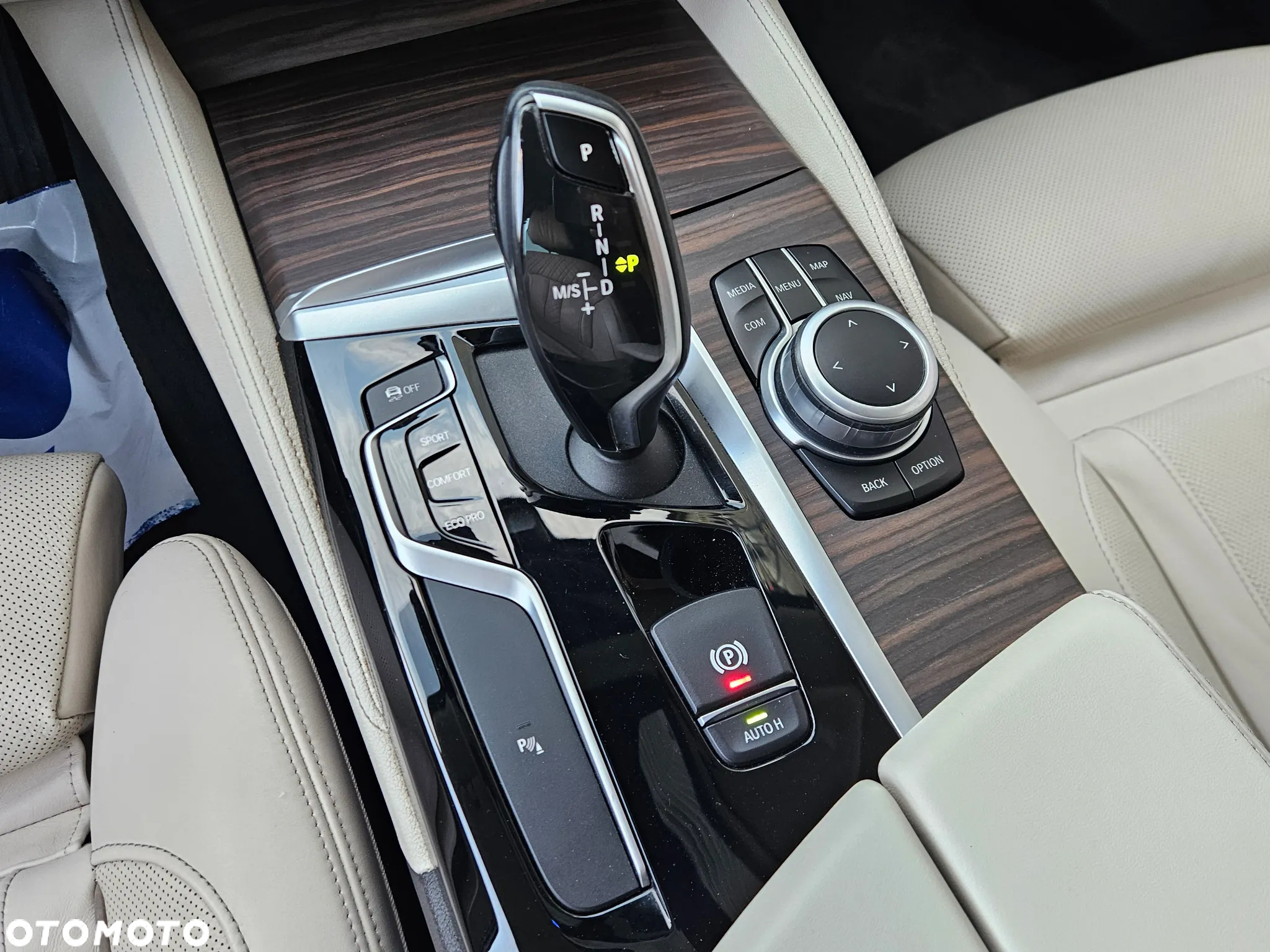 BMW Seria 5 530i GPF xDrive Luxury Line - 24