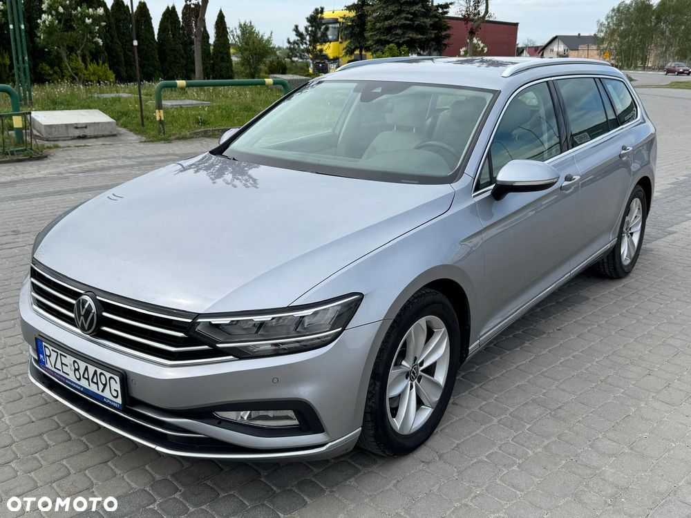 Volkswagen Passat - 1