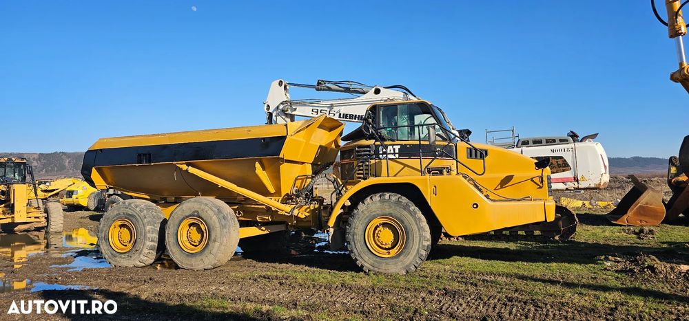 Caterpillar CAT 735 Dumper - 9