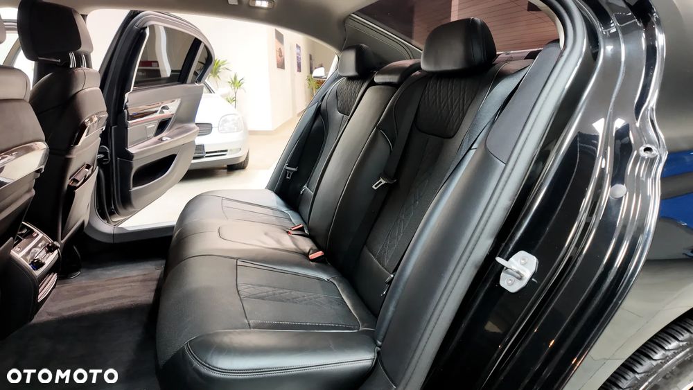 BMW Seria 7 750Li xDrive - 29
