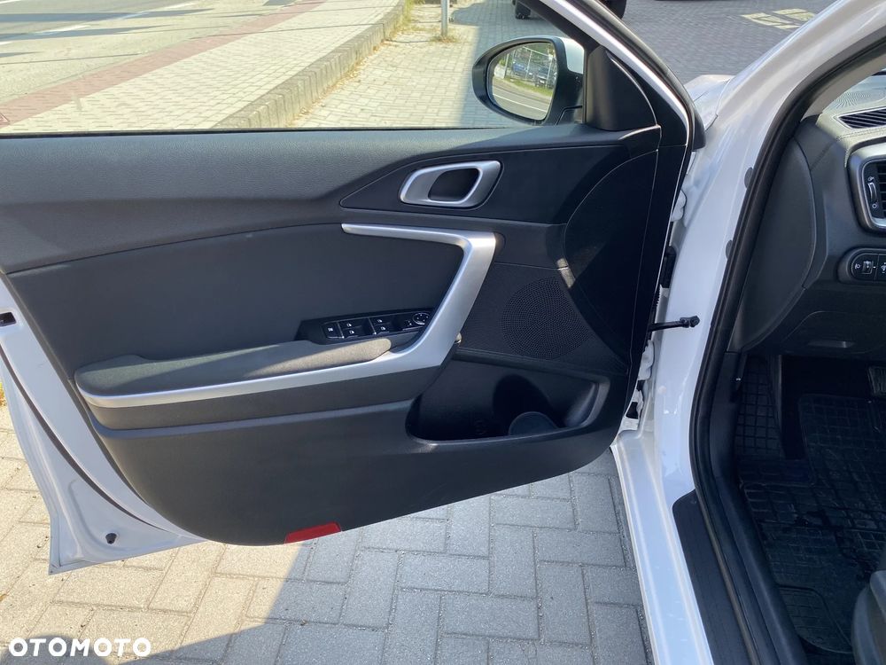 Kia Ceed 1.5 T-GDI M DCT - 11