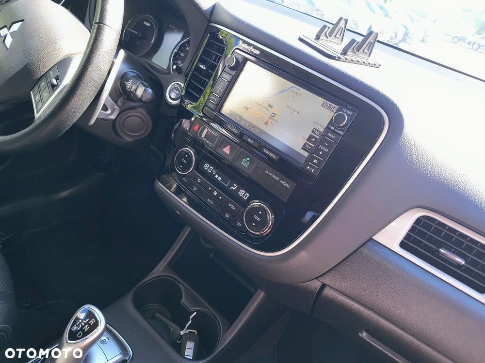 Mitsubishi Outlander Instyle NAVI + - 13