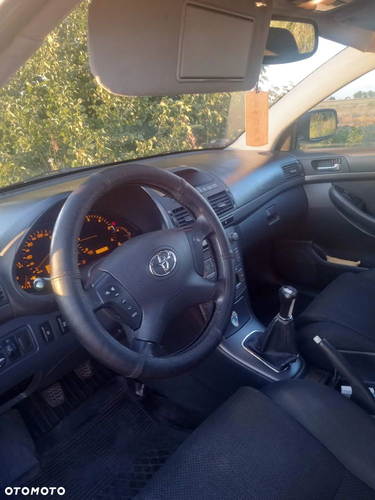 Toyota Avensis 2.0 D-4D Combi - 2