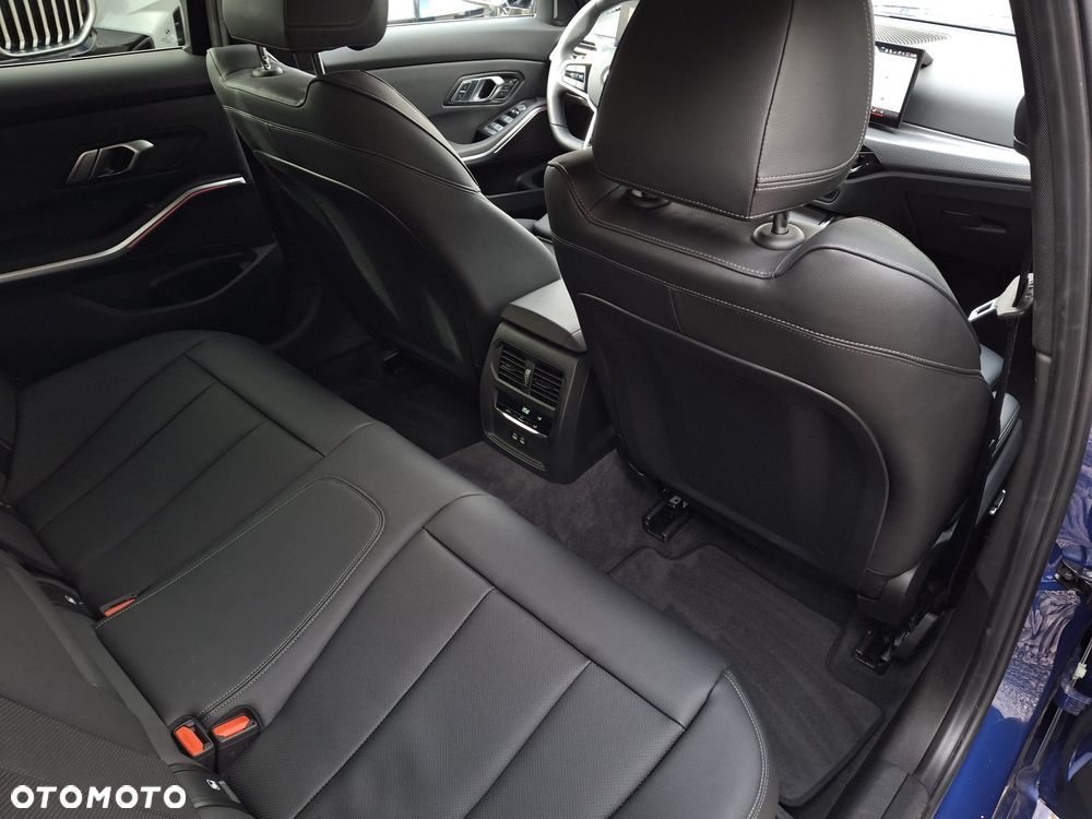 BMW Seria 3 320i M Sport sport - 16