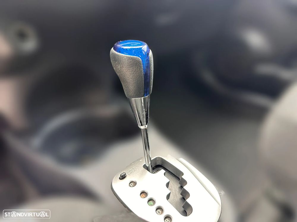 Toyota Yaris Hybrid 1.5 Cx Automática de 2013 para peças - 11