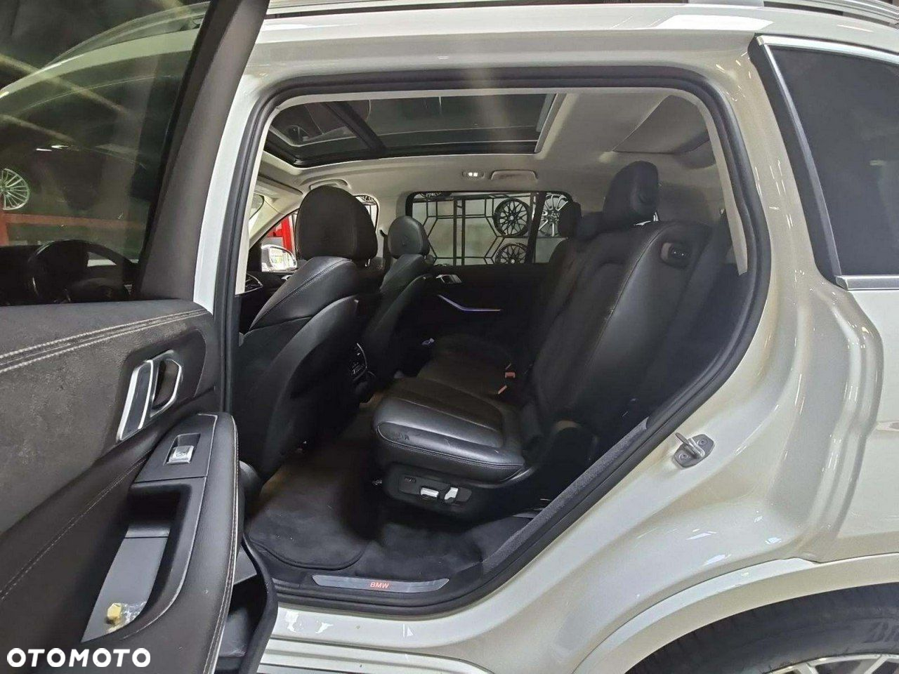BMW X7 - 7
