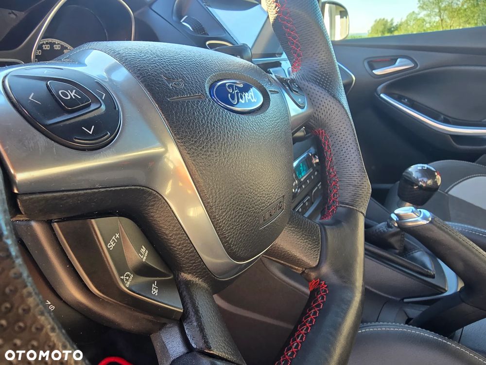 Ford Focus 2.0 EcoBoost ST mit Leder-Exclusiv-Paket - 17