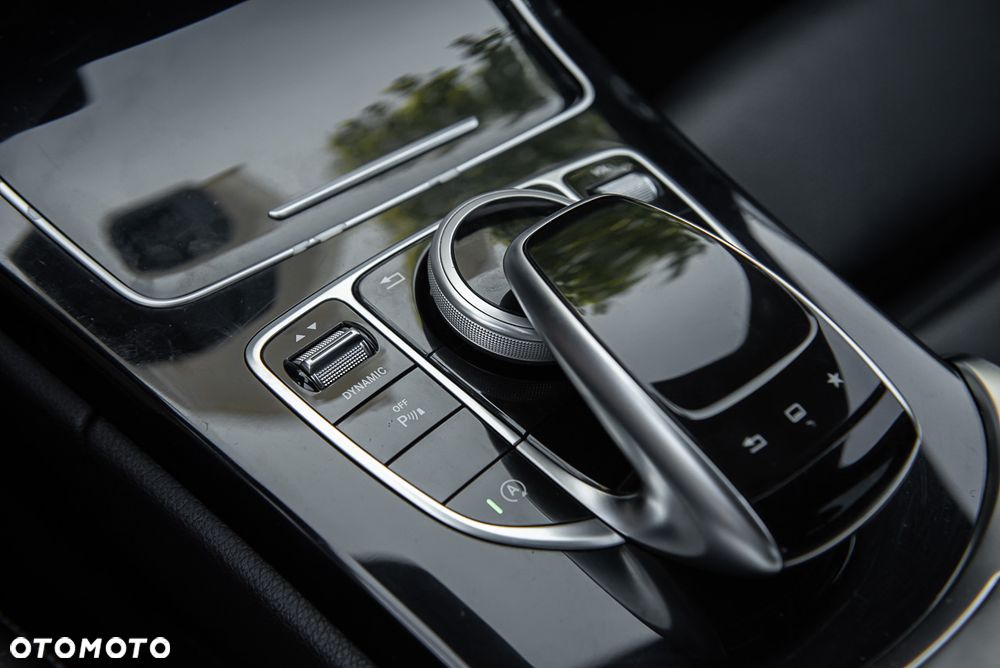 Mercedes-Benz Klasa C 400 4Matic 7G-TRONIC AMG Line - 25