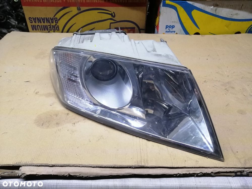 Skoda Octavia II lampa przednia prawa EU - 1