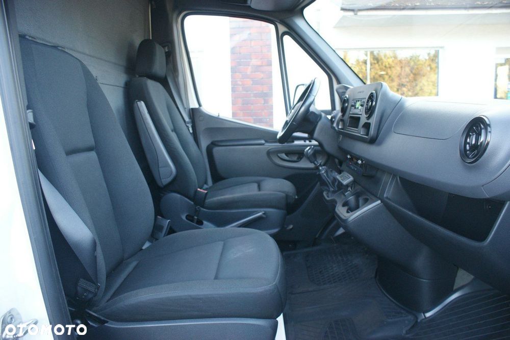 Mercedes-Benz Sprinter - 9