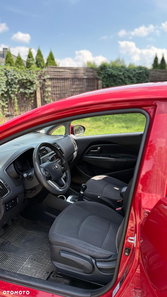 Kia Rio 1.2 L - 6