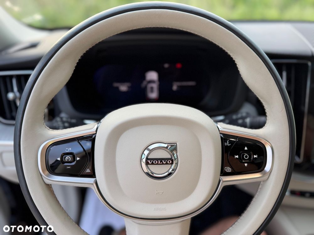 Volvo XC 60 T8 Plug-In Hybrid AWD Ultra Dark - 30