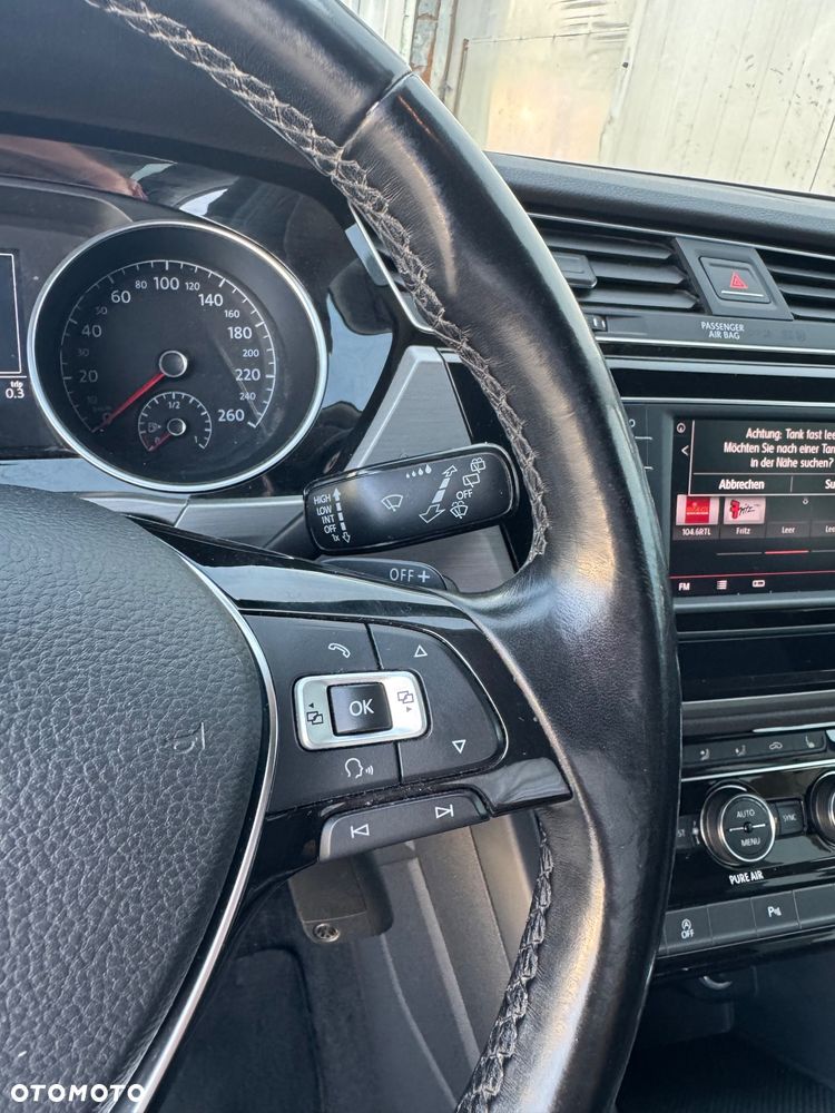 Volkswagen Touran - 19