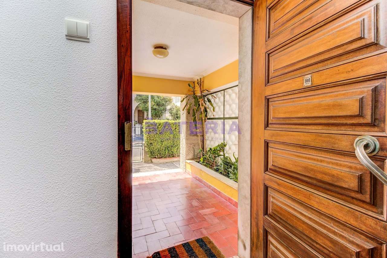 Moradia Independente T5 em Linda-a-Velha - Grande imagem: 4/55