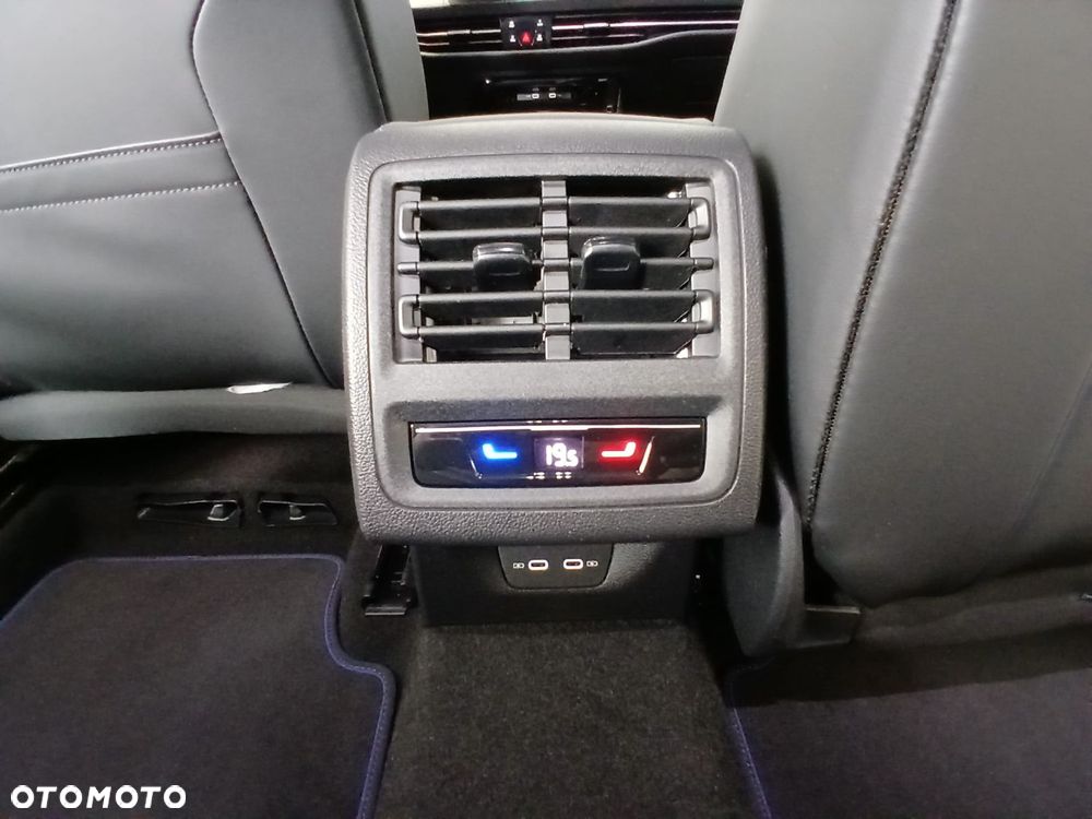 Volkswagen Golf 2.0 TSI 4Motion R DSG - 10