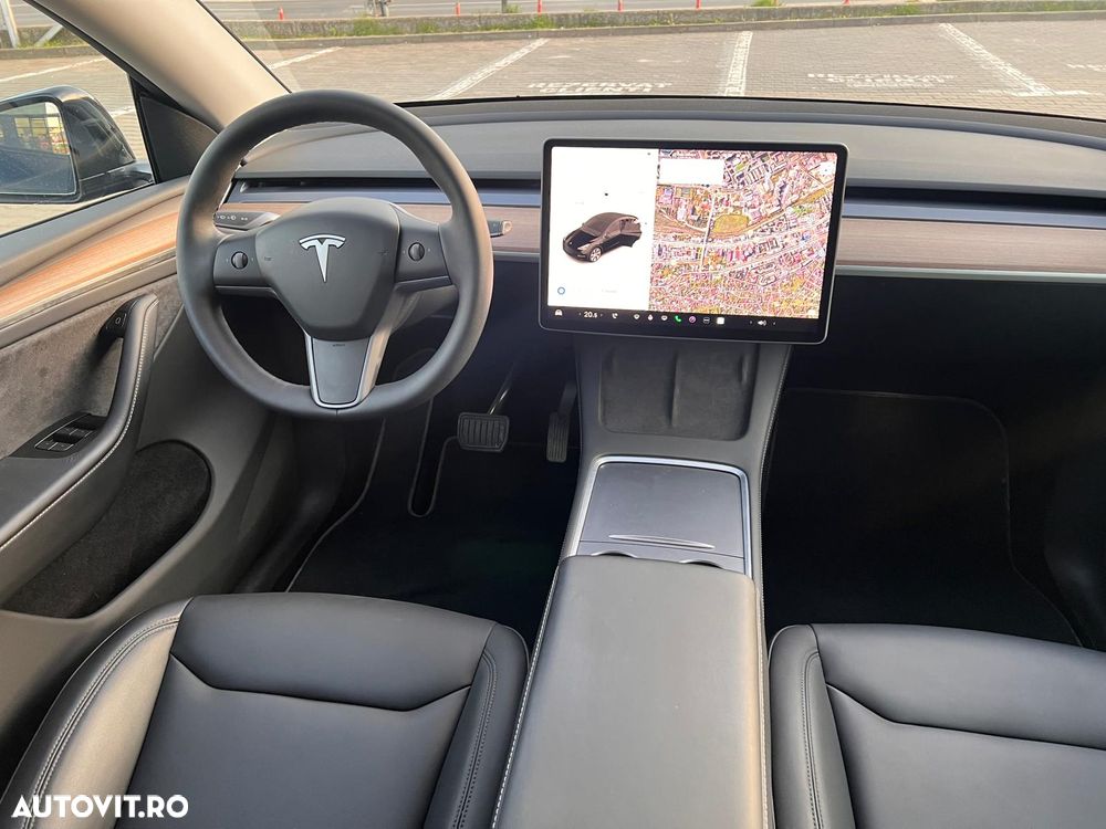 Tesla Model Y Long Range AWD - 6