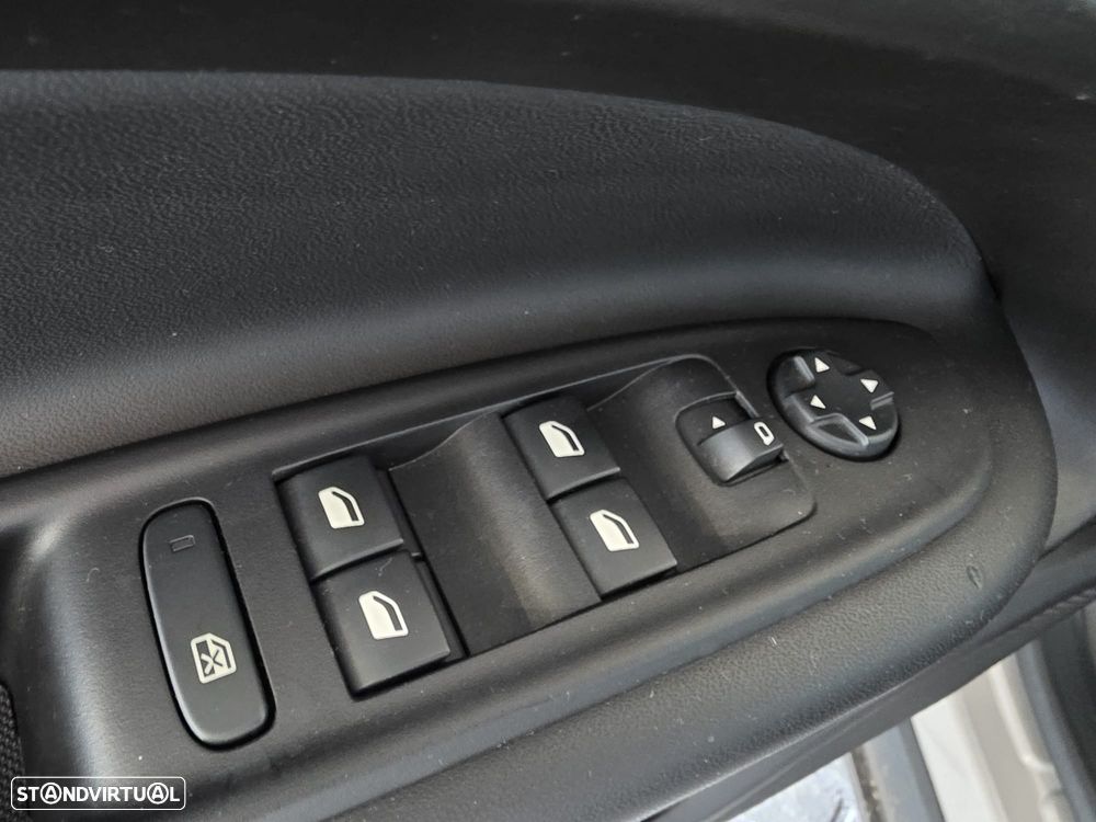 Jeep Avenger 1.2 GSE T3 Altitude - 12