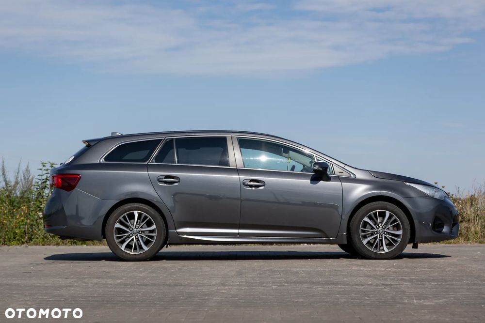 Toyota Avensis 2.0 D-4D Premium - 2