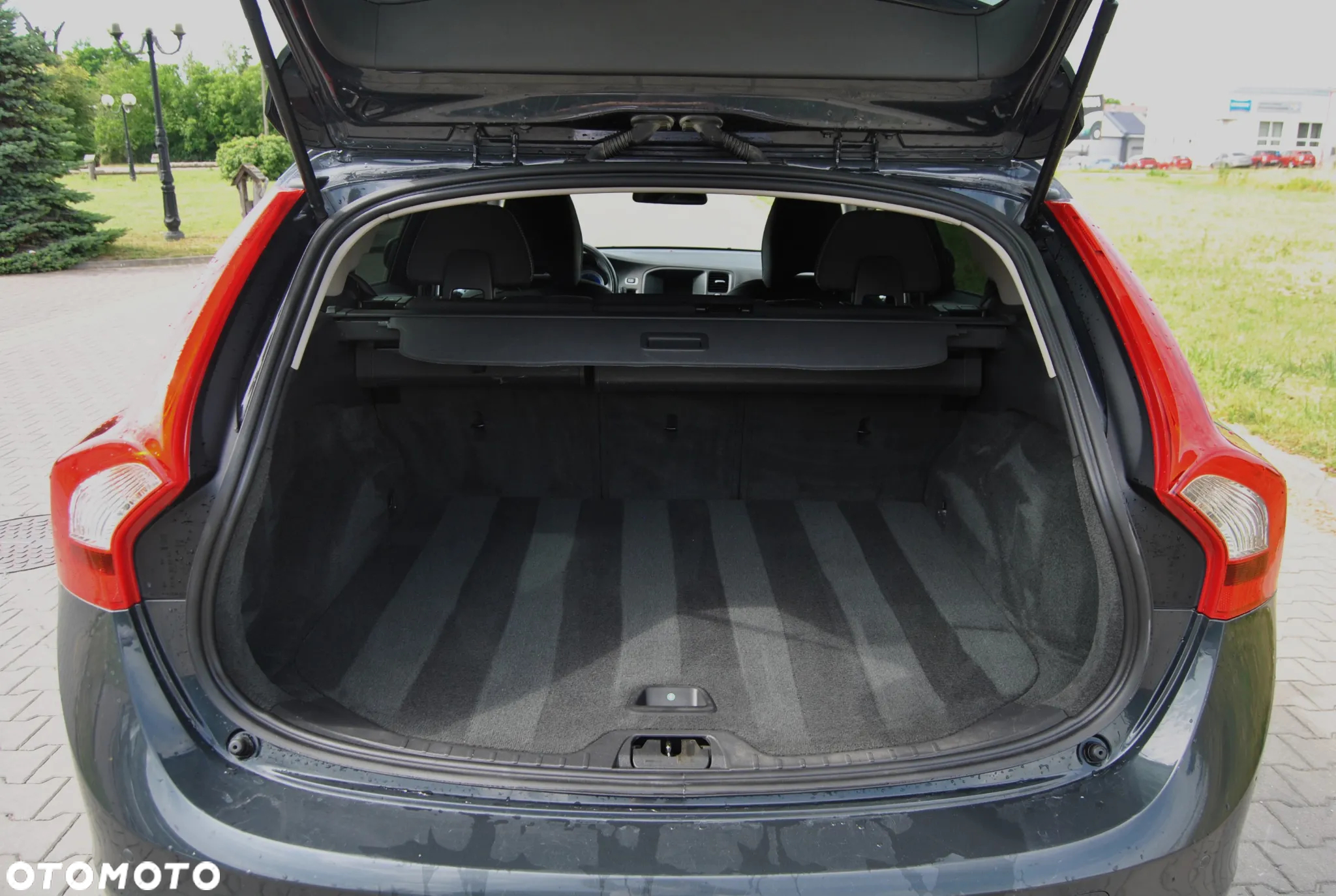 Volvo V60 D2 R-Design - 15