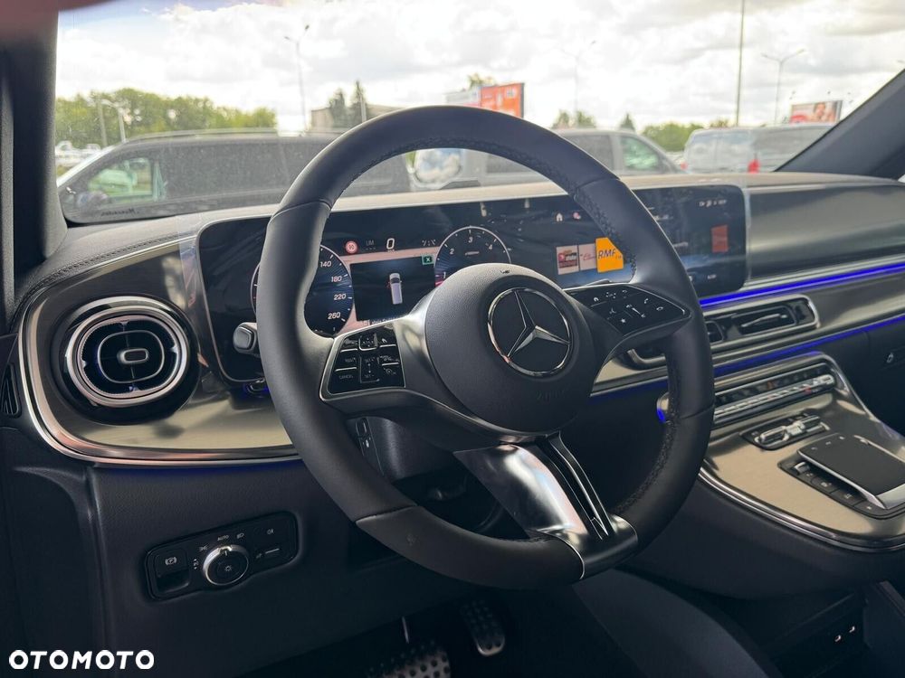 Mercedes-Benz Klasa V - 27