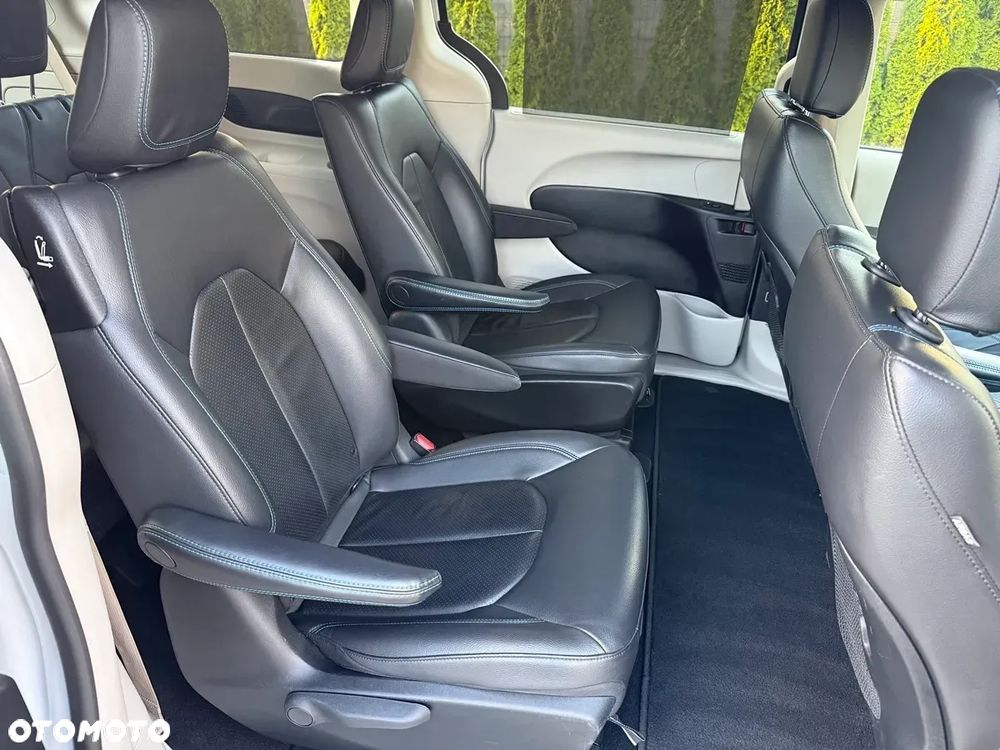 Chrysler Pacifica - 34