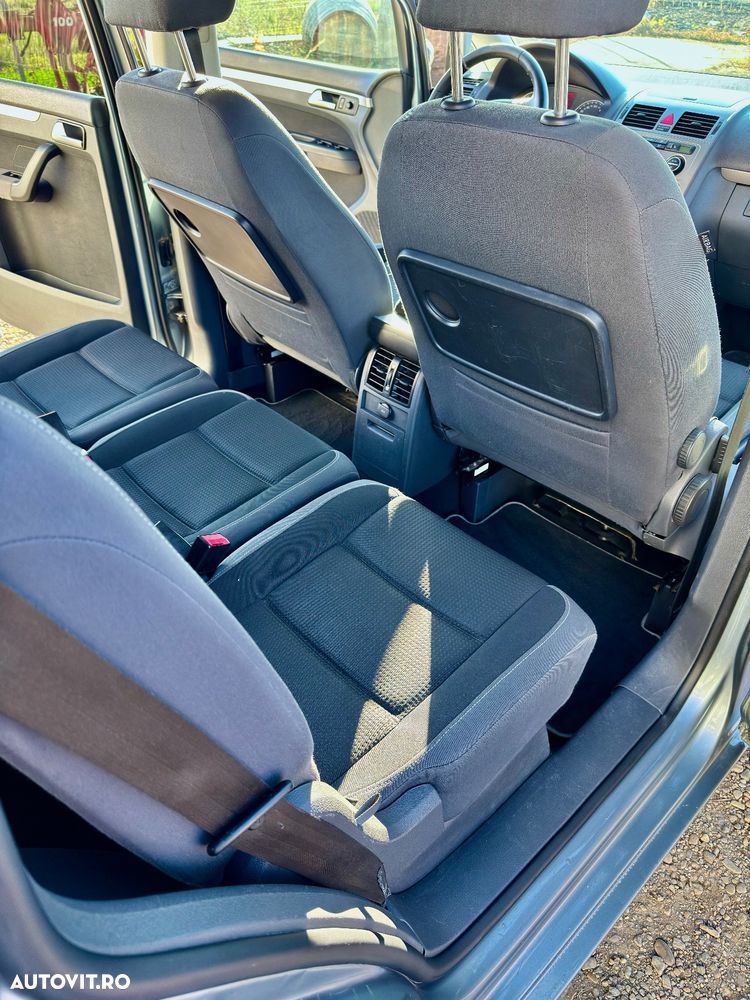 Volkswagen Touran - 14