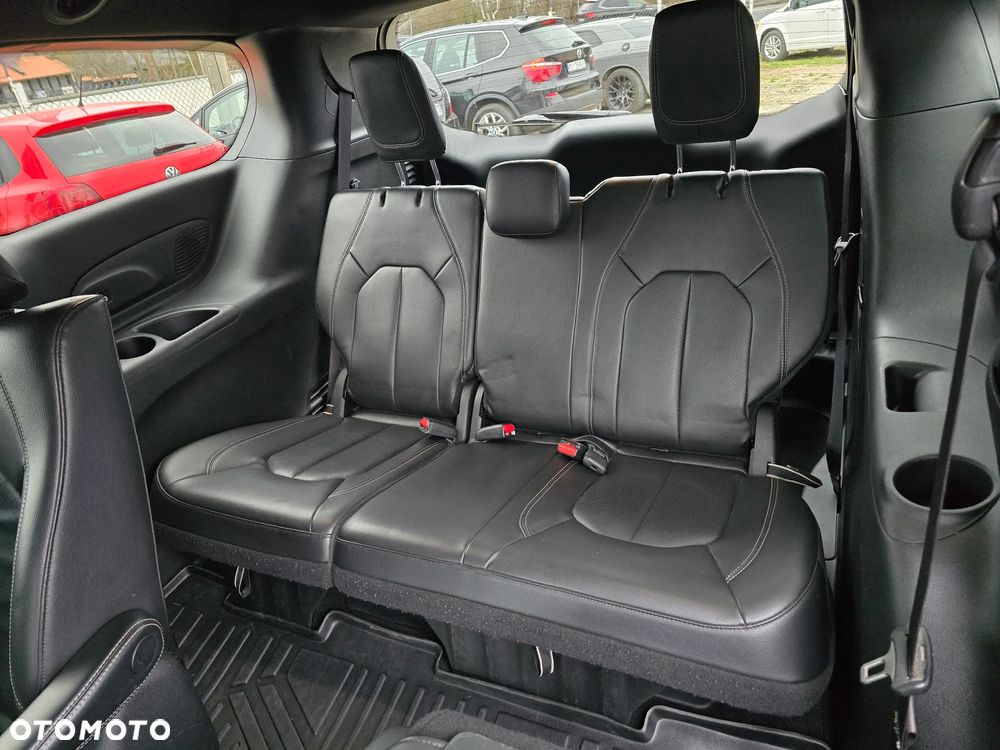 Chrysler Pacifica - 35