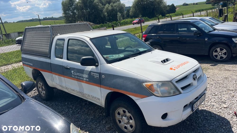 Toyota Hilux - 32