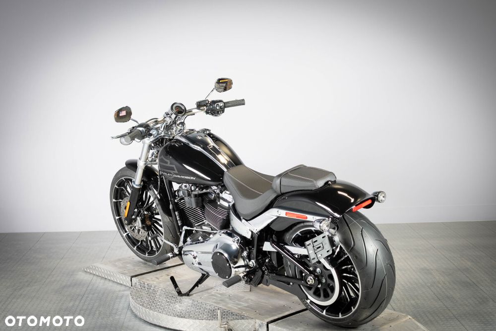 Harley-Davidson Softail Breakout - 6