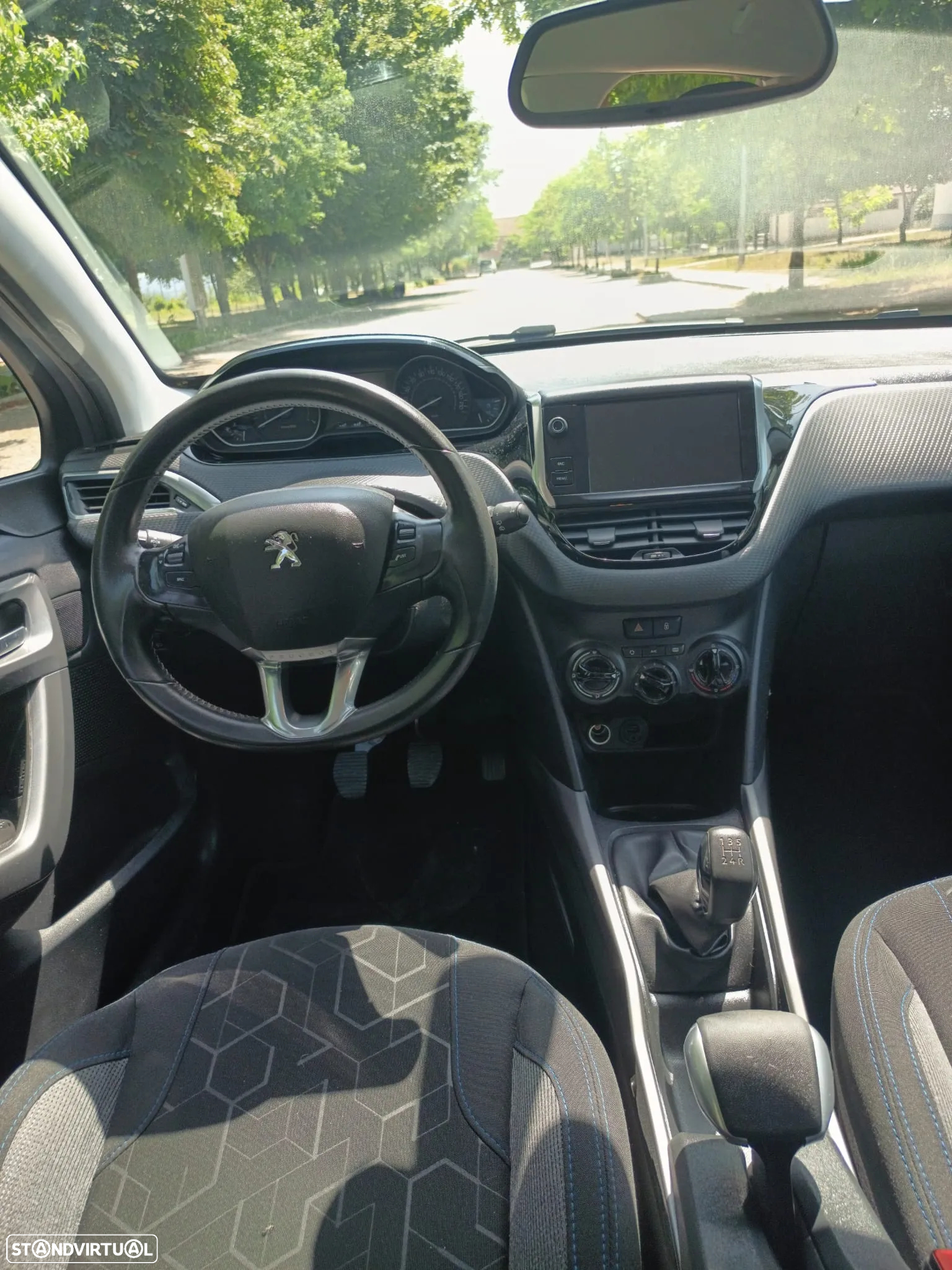 Peugeot 2008 1.2 PureTech Style - 12