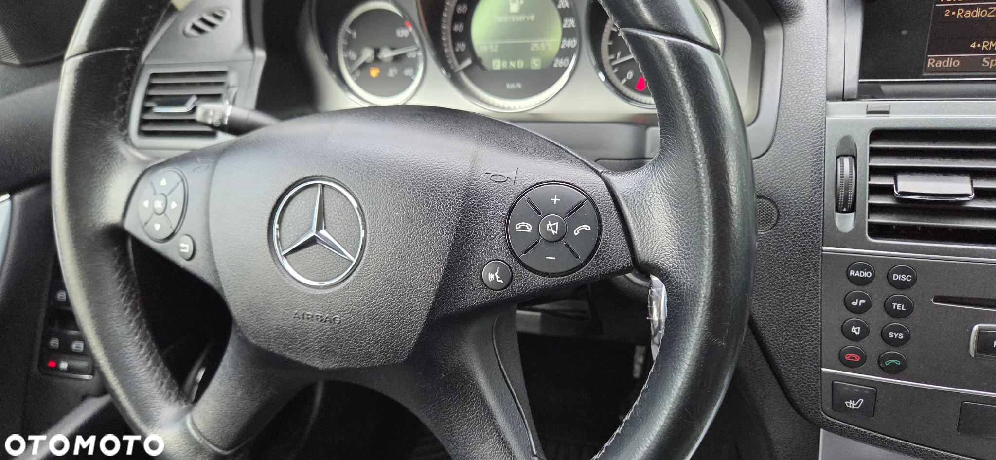 Mercedes-Benz Klasa C 180 T CGI Automatik BlueEFFICIENCY Avantgarde - 36