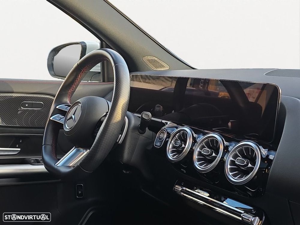 Mercedes-Benz GLA 180 - 12