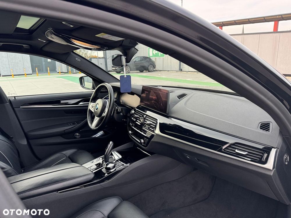 BMW Seria 5 530e xDrive M Sport sport - 13