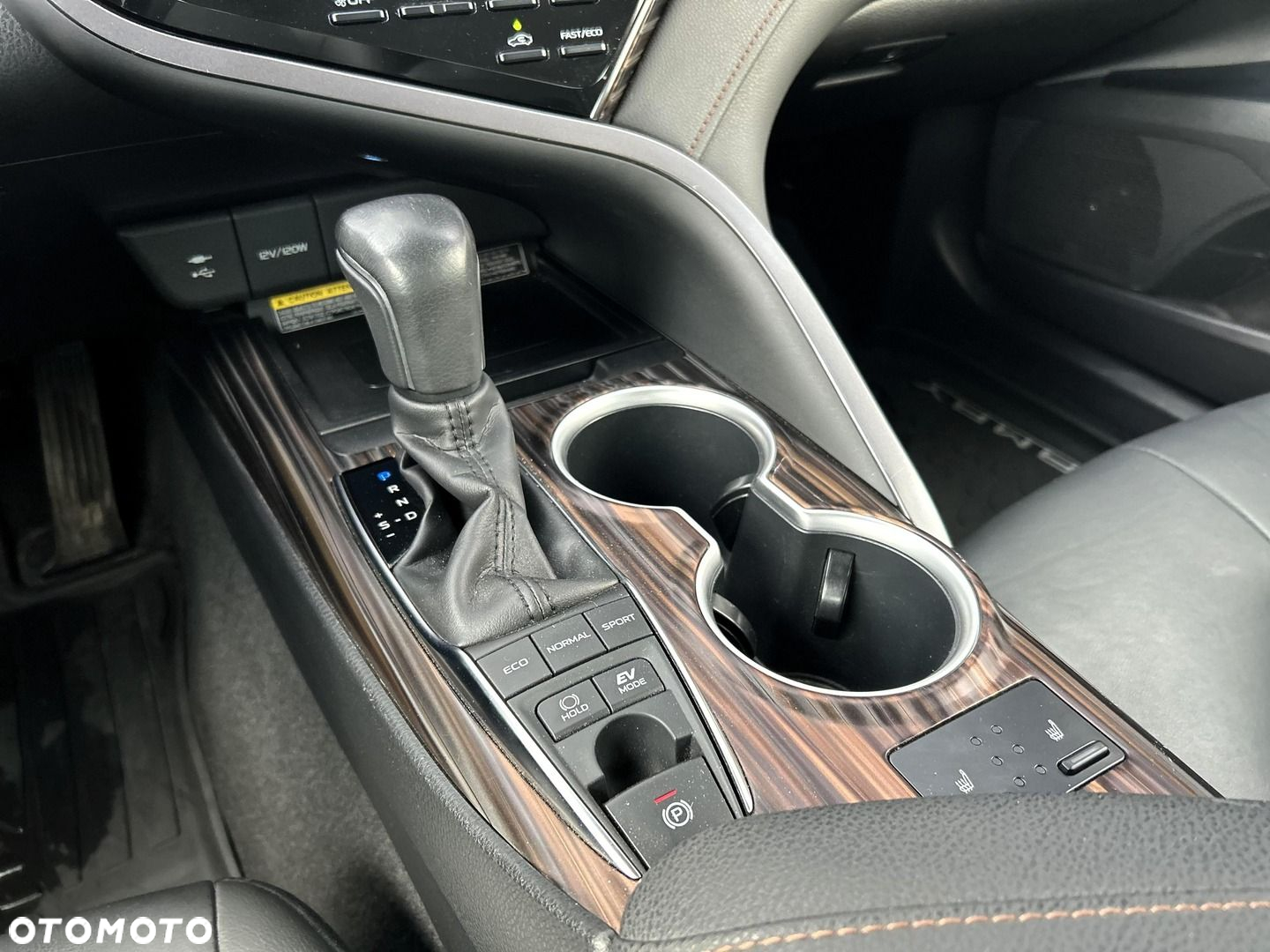 Toyota Camry - 17