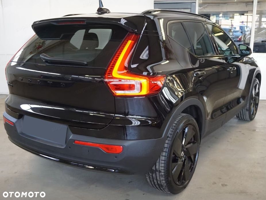 Volvo XC 40 B4 Plus Black Edition - 5