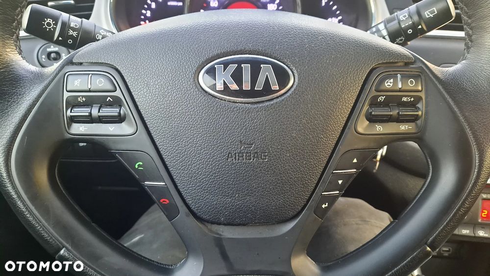 Kia Ceed 1.6 CRDi 136 ISG Dream Team Edition - 25