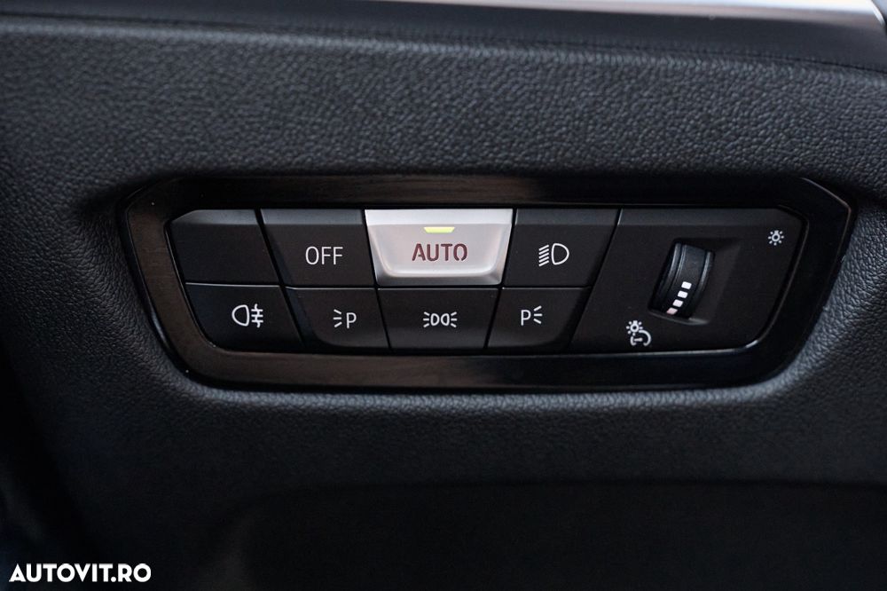 BMW Seria 3 320d Aut. M Sport - 16